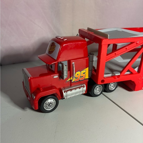 Mack Hauler Truck Ramp Storage Rusteze Lightning #95 Disney Cars - Picture 3 of 9